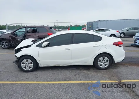 2018 Kia Forte Lx z USA, uszkodzony, nr VIN 3KPFK4A72JE242126
